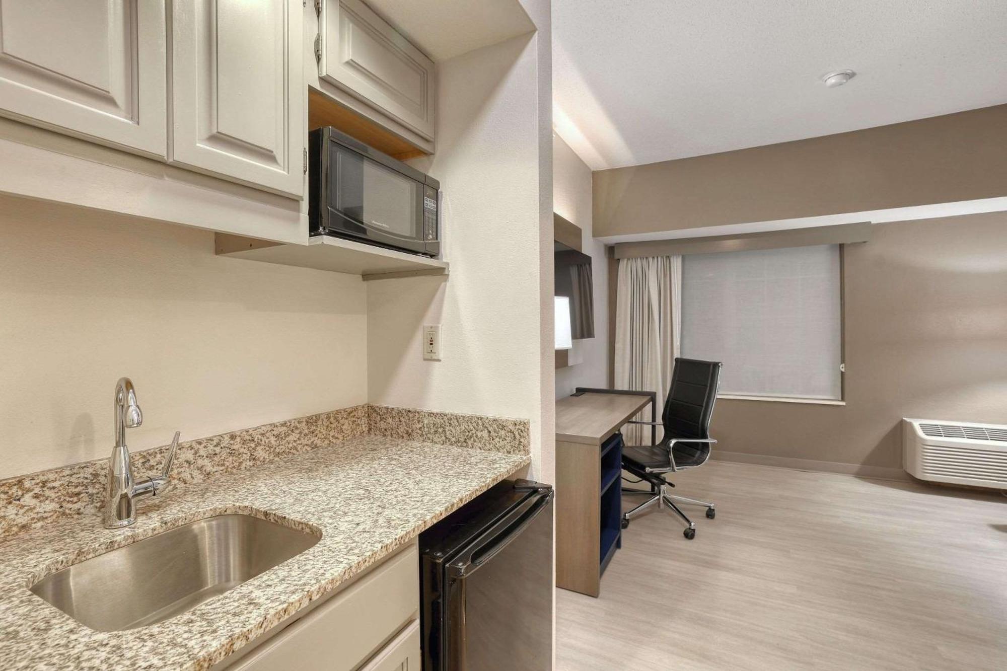 Comfort Suites Milwaukee Airport Oak Creek Esterno foto